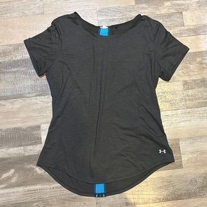 Women’s Under Armour Top with stripe down back Size M